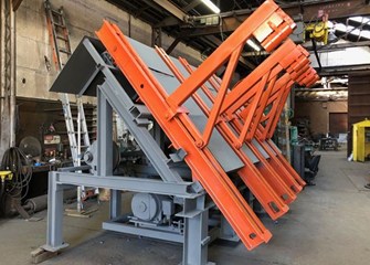 Unknown Tilt Hoist